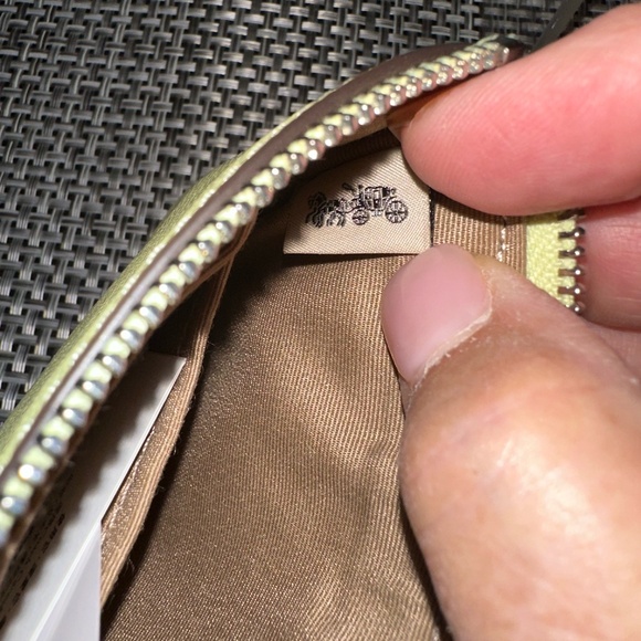 Coach Pale Lime Green Wristlet ~ New with Tags ~ 58032 - Picture 6 of 8